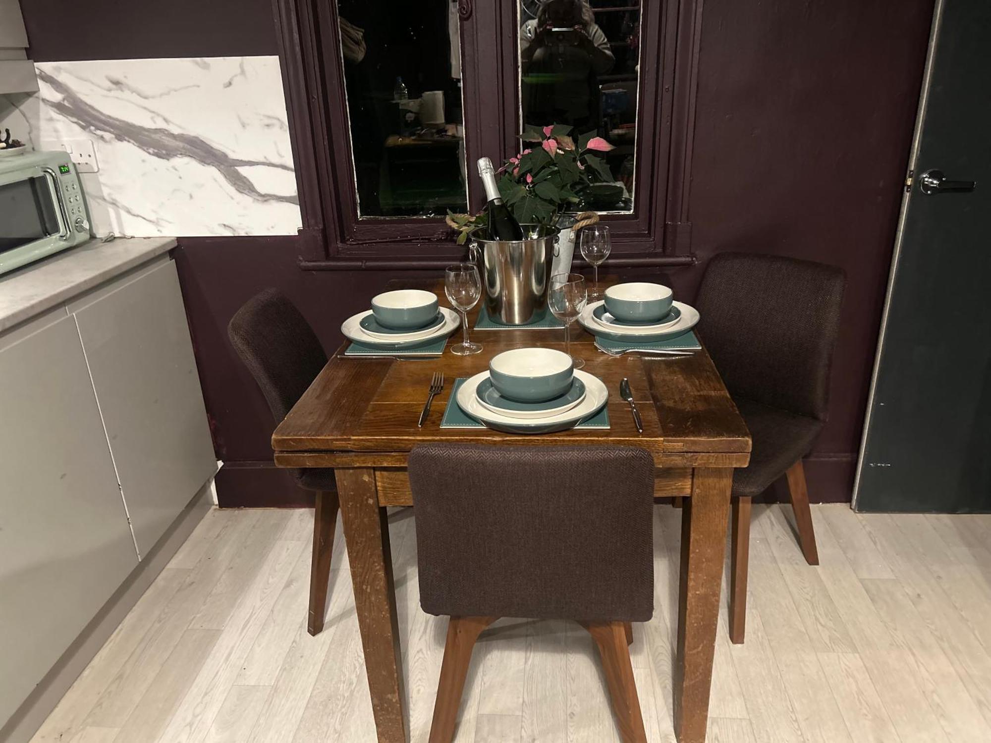 Park View Is A Beautiful Whole Entire House Close To Town Centre, Sleeps 8 In 4 Rooms, 2 Doubles And 4 Single Beds With 2 Shower Rooms, Available For Holidays, Insurance Stays, Trades People, Contractors, Pets Welcome ويزبيتش المظهر الخارجي الصورة