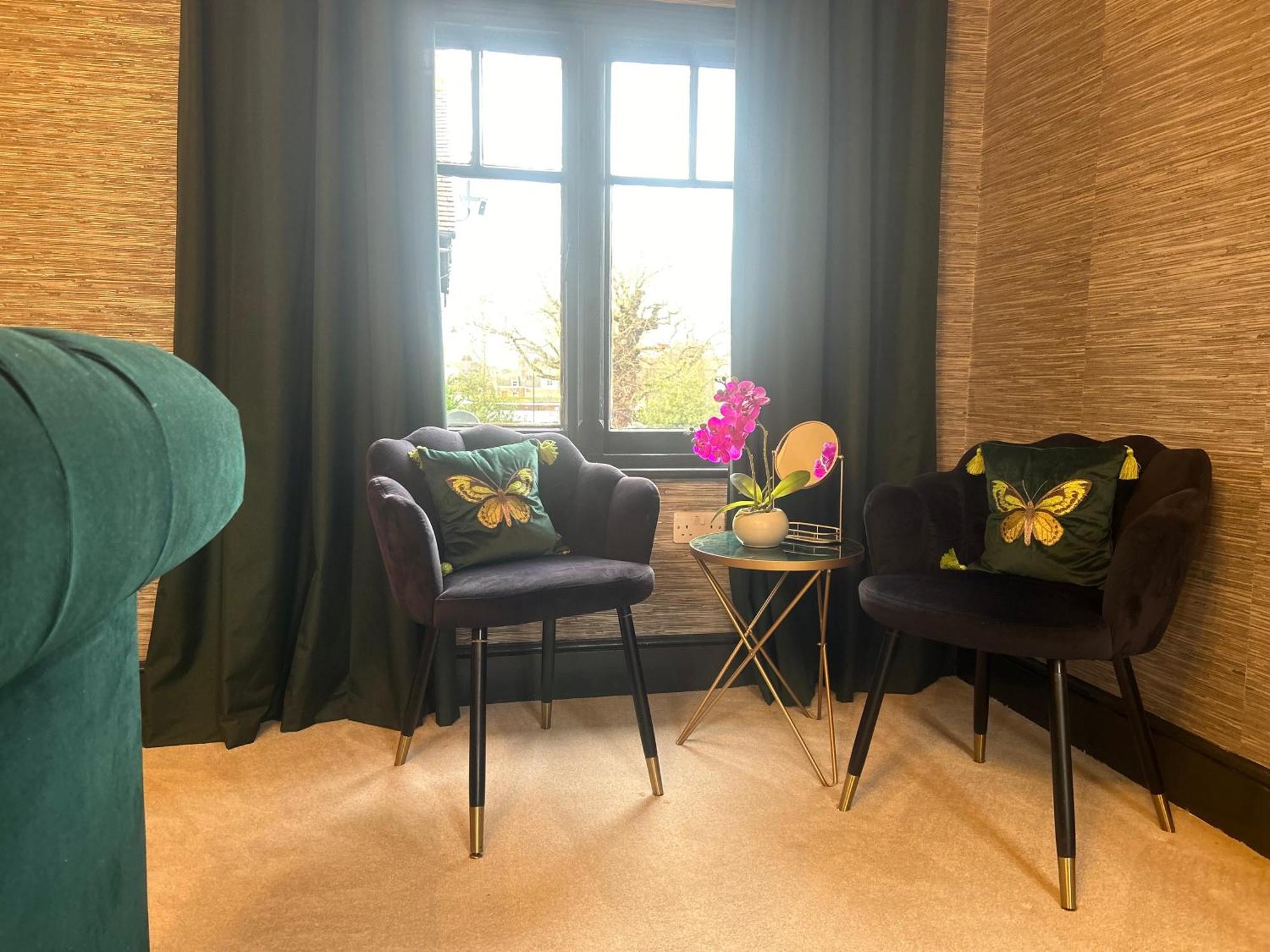 Park View Is A Beautiful Whole Entire House Close To Town Centre, Sleeps 8 In 4 Rooms, 2 Doubles And 4 Single Beds With 2 Shower Rooms, Available For Holidays, Insurance Stays, Trades People, Contractors, Pets Welcome ويزبيتش المظهر الخارجي الصورة