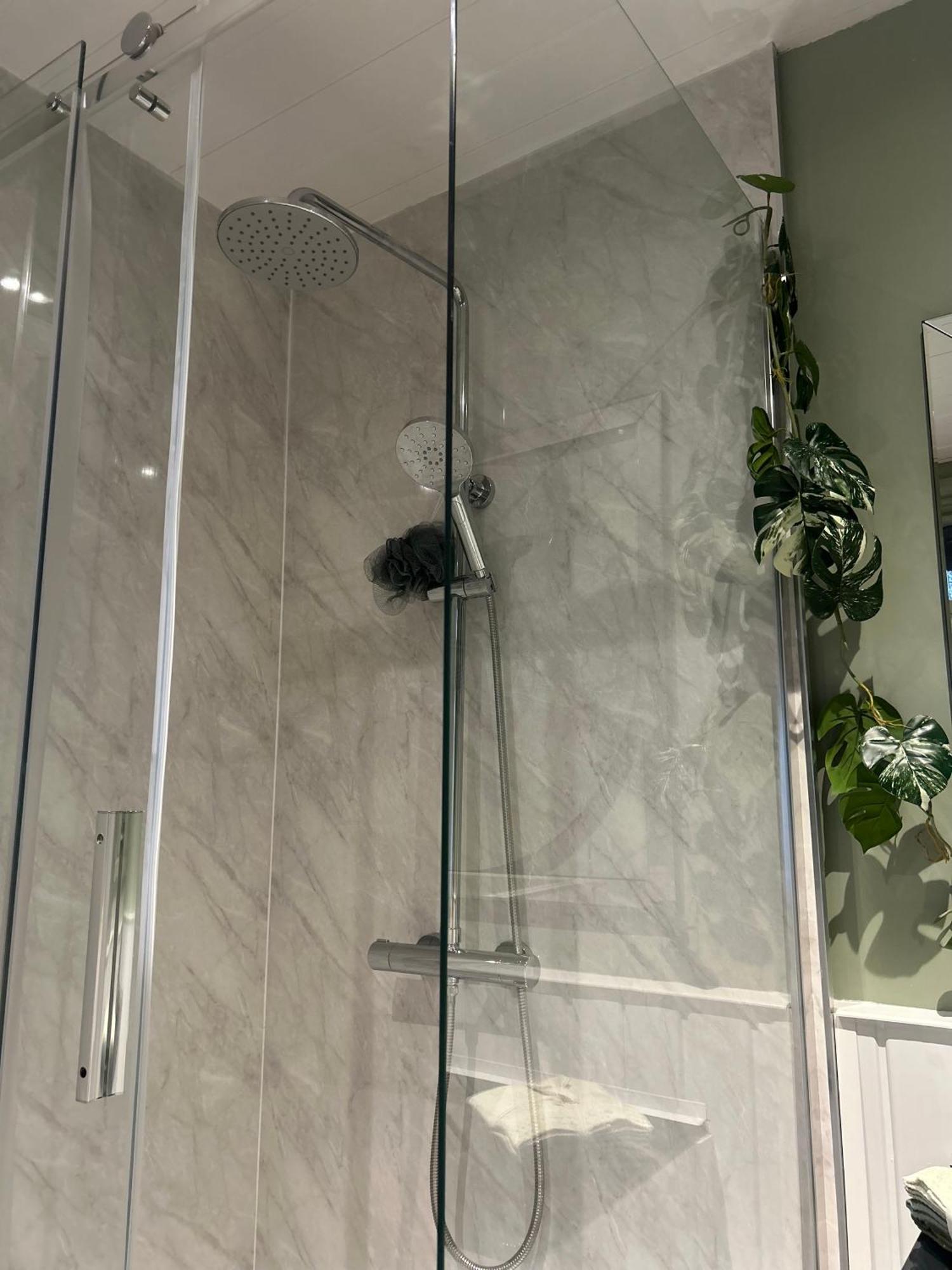 Park View Is A Beautiful Whole Entire House Close To Town Centre, Sleeps 8 In 4 Rooms, 2 Doubles And 4 Single Beds With 2 Shower Rooms, Available For Holidays, Insurance Stays, Trades People, Contractors, Pets Welcome ويزبيتش المظهر الخارجي الصورة