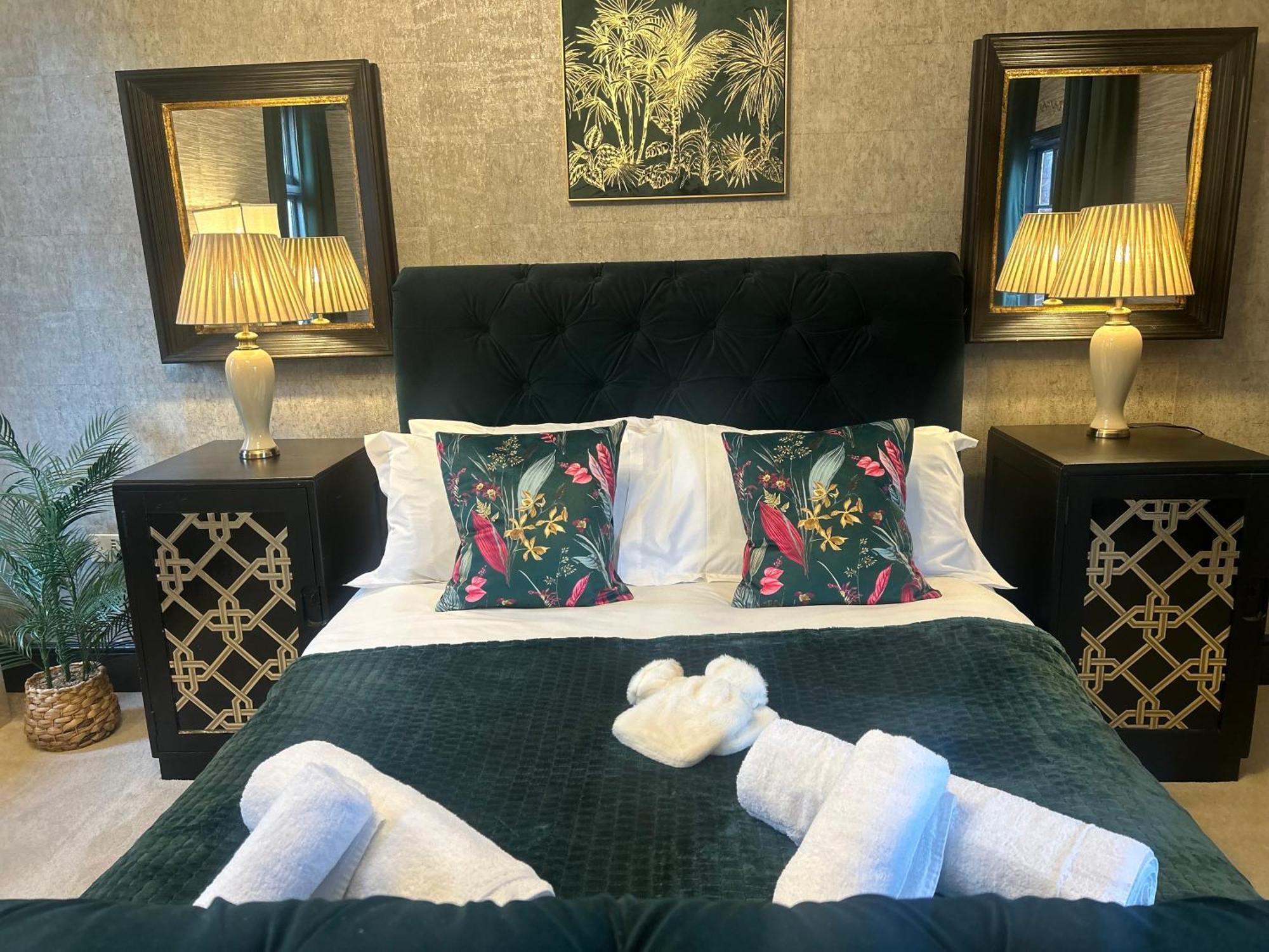 Park View Is A Beautiful Whole Entire House Close To Town Centre, Sleeps 8 In 4 Rooms, 2 Doubles And 4 Single Beds With 2 Shower Rooms, Available For Holidays, Insurance Stays, Trades People, Contractors, Pets Welcome ويزبيتش المظهر الخارجي الصورة