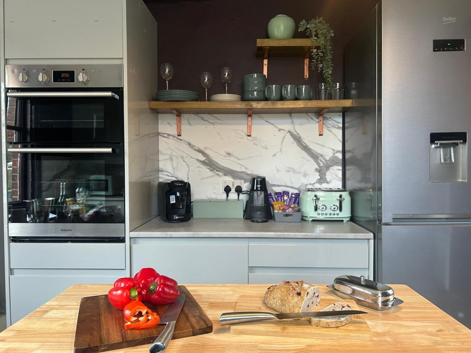 Park View Is A Beautiful Whole Entire House Close To Town Centre, Sleeps 8 In 4 Rooms, 2 Doubles And 4 Single Beds With 2 Shower Rooms, Available For Holidays, Insurance Stays, Trades People, Contractors, Pets Welcome ويزبيتش المظهر الخارجي الصورة