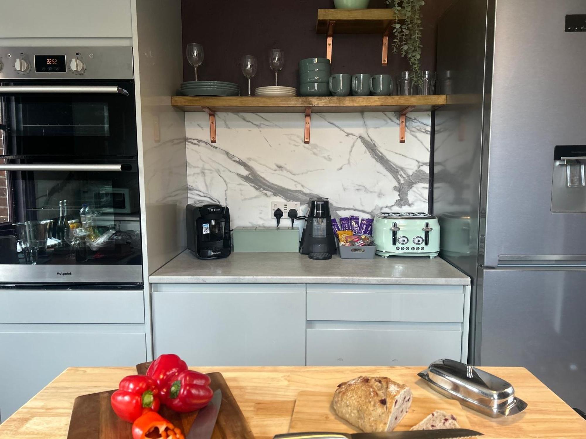 Park View Is A Beautiful Whole Entire House Close To Town Centre, Sleeps 8 In 4 Rooms, 2 Doubles And 4 Single Beds With 2 Shower Rooms, Available For Holidays, Insurance Stays, Trades People, Contractors, Pets Welcome ويزبيتش المظهر الخارجي الصورة