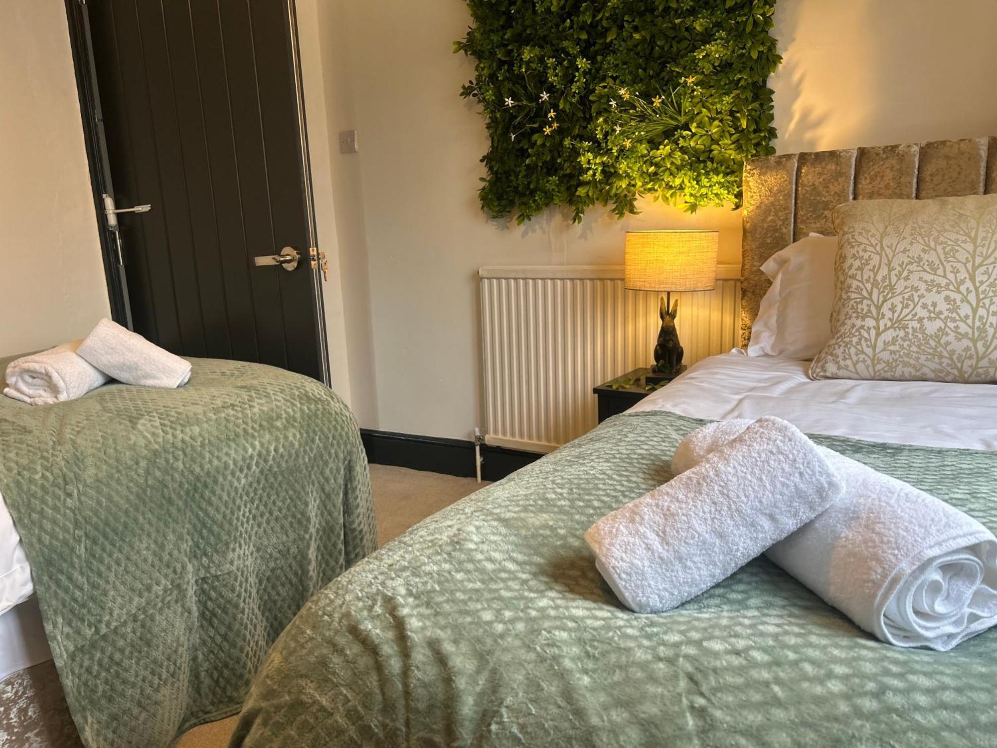 Park View Is A Beautiful Whole Entire House Close To Town Centre, Sleeps 8 In 4 Rooms, 2 Doubles And 4 Single Beds With 2 Shower Rooms, Available For Holidays, Insurance Stays, Trades People, Contractors, Pets Welcome ويزبيتش المظهر الخارجي الصورة