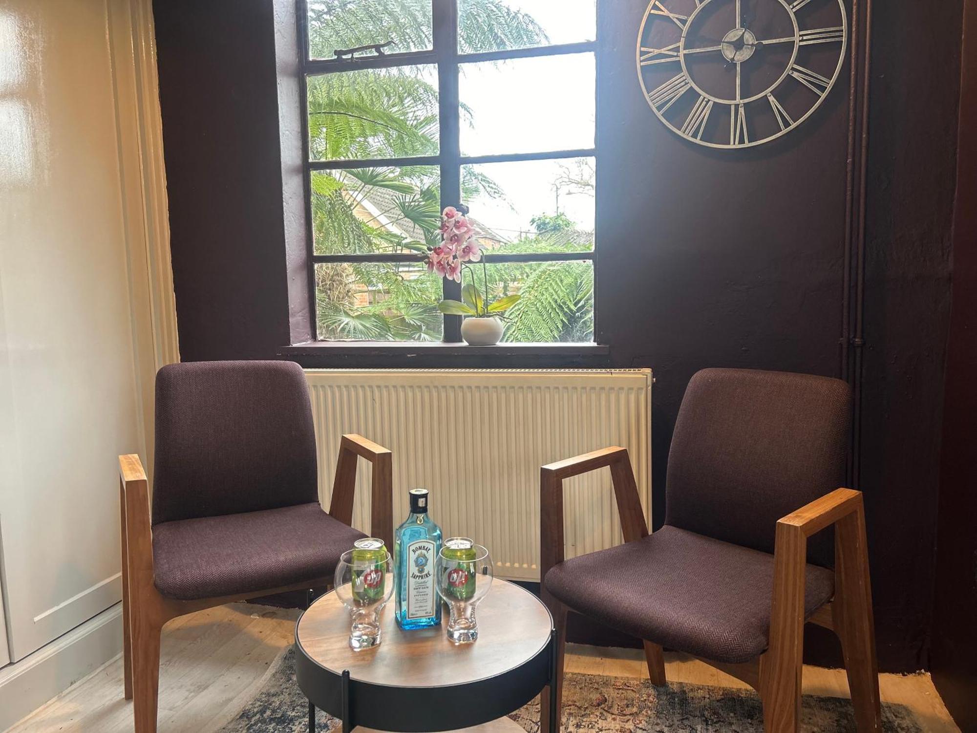 Park View Is A Beautiful Whole Entire House Close To Town Centre, Sleeps 8 In 4 Rooms, 2 Doubles And 4 Single Beds With 2 Shower Rooms, Available For Holidays, Insurance Stays, Trades People, Contractors, Pets Welcome ويزبيتش المظهر الخارجي الصورة