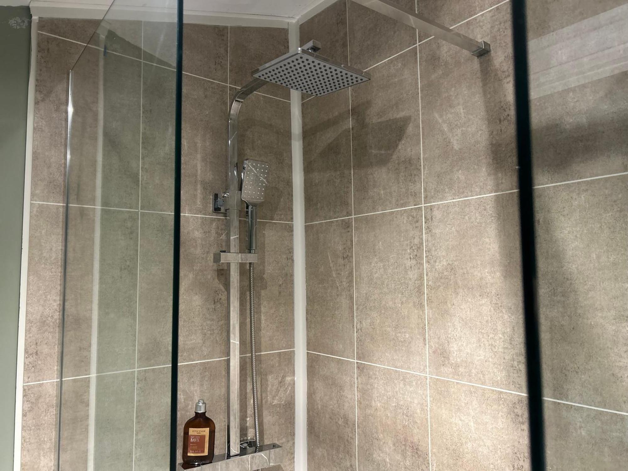 Park View Is A Beautiful Whole Entire House Close To Town Centre, Sleeps 8 In 4 Rooms, 2 Doubles And 4 Single Beds With 2 Shower Rooms, Available For Holidays, Insurance Stays, Trades People, Contractors, Pets Welcome ويزبيتش المظهر الخارجي الصورة